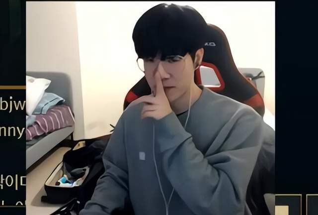 ZywOo 在电子竞技奖上获得“十年突破选手”