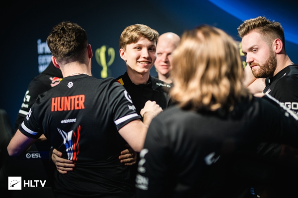 被禁赛教练回归，Heroic盼登上世界第一