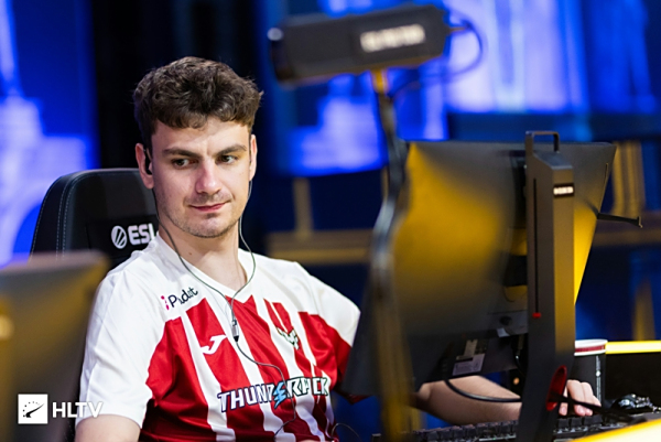 PSG官宣新赛季大名单：上单Hanabi与Azhi轮换