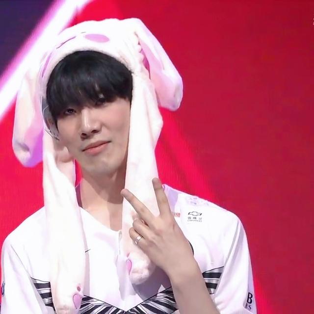 shanji ：第一局剑魔最大的失误就是团战闪现撞墙了